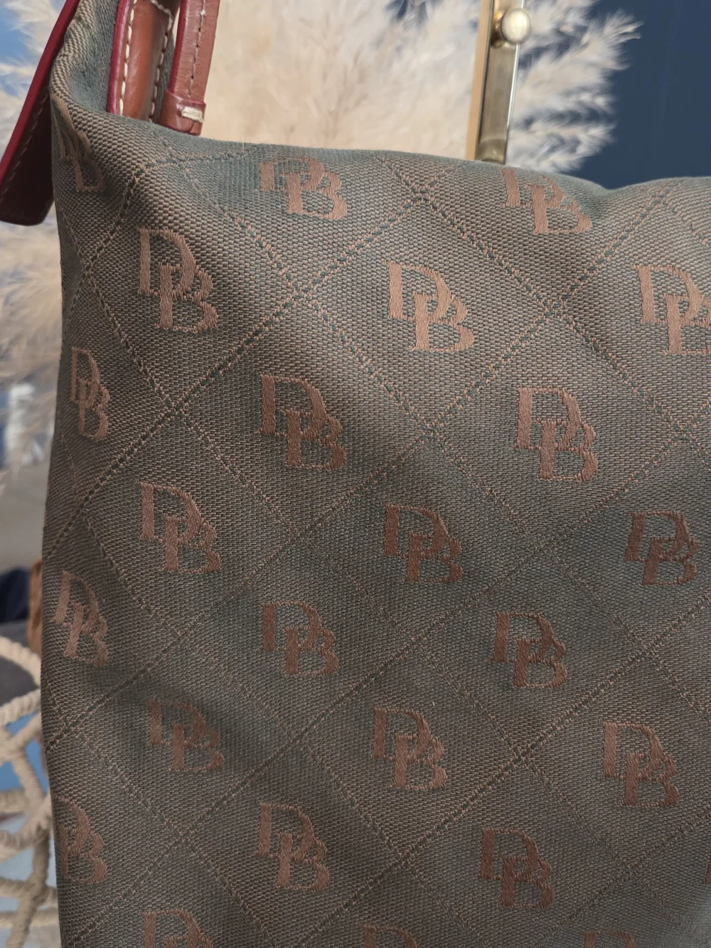 Dooney & Bourke good pre